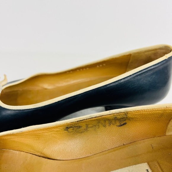 Celine Vintage Navy Blue and Cream Logo Coin Bow Detail Court Heels UK 5.5 - Picture 5 of 14